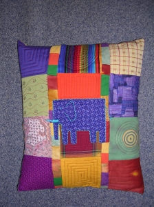 Coussin : Coussin en patchwork d'inspiration africaine. - 