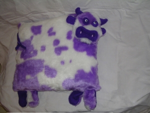 Coussin Vache : Coussin en fausse fourrure et polaire. - Taille : 30 cm X 30 cm - 