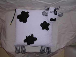 Coussin Vache : Coussin en serviette de toilette et tissu coton - (taches en feutrine) - Taille : 30 cm X 30 cm - 