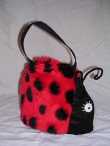 Sac à main Coccinelle : Sac en fausse fourrure. - Longueur : 28 cm - Hauteur : 18 cm - 