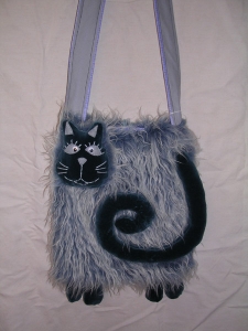 Sac en bandoulière Chat : Sac en fausse fourrure et velours. - Largeur : 25 cm  - Hauteur : 30 cm - 