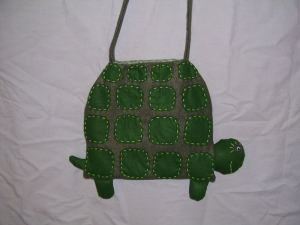 Sac en bandoulière Tortue : Sac en feutrine. - Largeur : 25 cm  - Hauteur : 20 cm - 