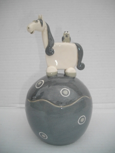 Sucrier  : Cheval et Oiseau - Hauteur : 15 cm - Prix : 36 €