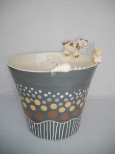 Cache-Pot : Chien, Chat et Souris - Hauteur : 20 cm - Prix : 40 €