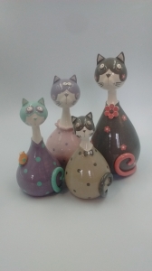 Chats : Hauteur : entre 12 cm et 20 cm - Prix : entre 20 € et 40 €