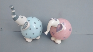 Elephant : Hauteur : 8 cm - Prix : 25 €