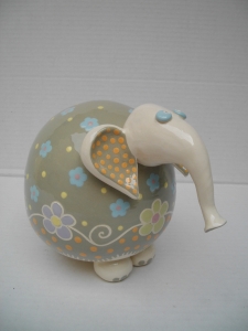 Elephant : Hauteur : 18 cm - Prix : 50 €