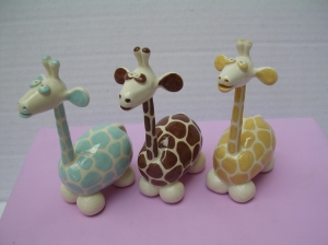 Figurine Girafe : Longueur : 6 cm - Hauteur : 4 cm - Prix : 10 €