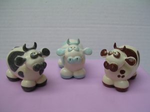 Figurine Vache : Longueur : 6 cm - Hauteur : 4 cm - Prix : 10 €