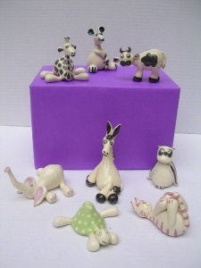 Grande Figurine : Girafe, Souris, Vache, Éléphant, Âne, Chouette, Tortue, Chat - Longueur : 8 cm - Hauteur : 8 cm - Prix : 16 €
