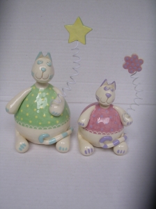 Sculpture Chat : Chat Bleu/vert - Hauteur: 20 cm - Prix: 40 € -  - Chat Rose/Mauve - Hauteur: 15 cm - Prix: 30 €