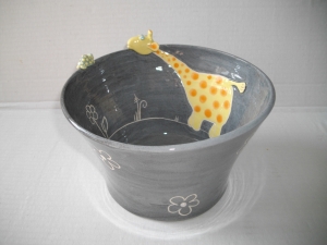 Plat Girafe : Girafe et Tortue - Hauteur : 10 cm - Diamètre : 22 cm - Prix : 48 €