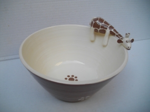 Plat Girafe : Hauteur : 15 cm - Diamètre : 22 cm - Prix : 48 €